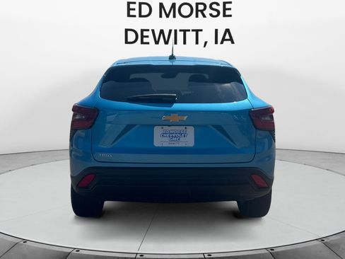 Used 2025 Chevrolet Trax LS w/ LS Convenience Package FWD image 4