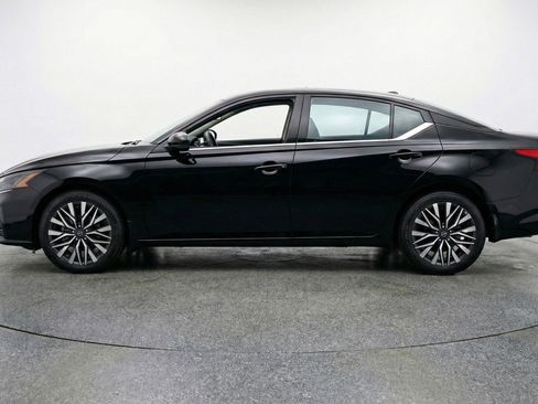 Used 2025 Nissan Altima 2.5 SV image 5