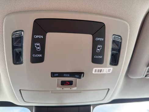 Used 2023 Toyota Sienna LE image 29