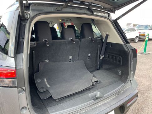 Used 2025 Nissan Pathfinder SV image 33