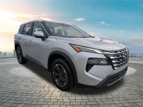 Certified 2025 Nissan Rogue SV FWD image 2