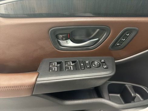 Used 2025 Honda Pilot Elite image 28