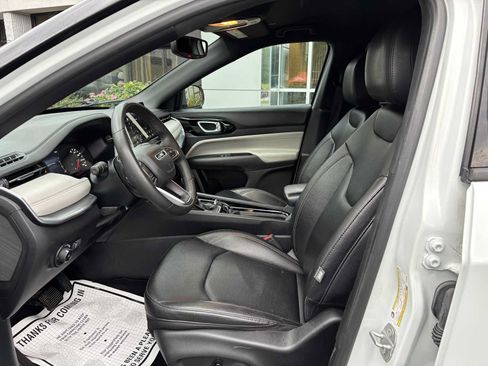 Used 2024 Jeep Compass Limited AWD/4WD image 2