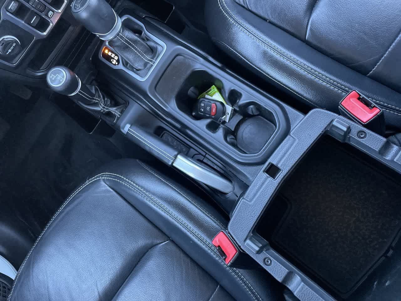 Used 2018 Jeep Wrangler Unlimited Sahara AWD/4WD image 24