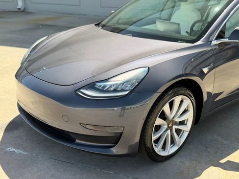 Used 2019 Tesla Model 3 Mid Range RWD image 2