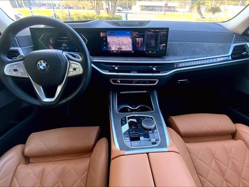 Certified 2023 BMW X7 xDrive40i w/ Premium Package image 15