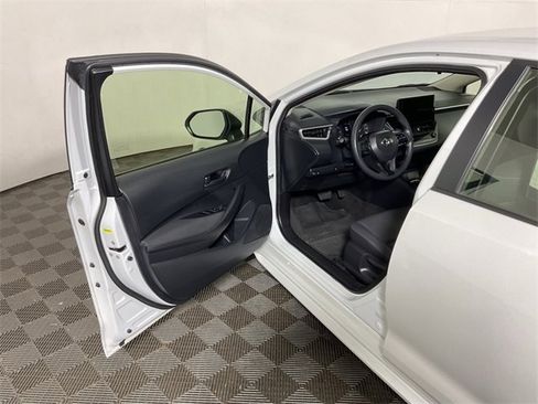 Used 2024 Toyota Corolla LE image 17