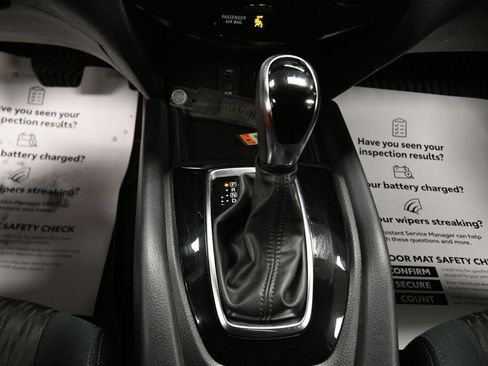 Used 2017 Nissan Rogue SV w/ Midnight Edition image 17