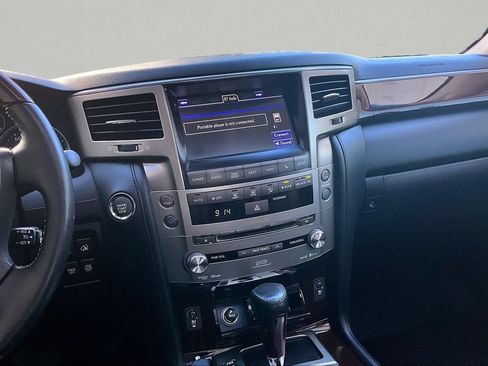 Used 2013 Lexus LX 570 4WD w/ Luxury Pkg image 10