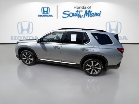 Certified 2024 Honda Pilot Touring image 4