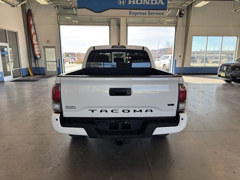 Used 2020 Toyota Tacoma TRD Sport image 4