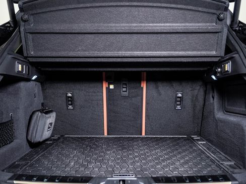 Used 2025 Jaguar F-PACE SVR image 30