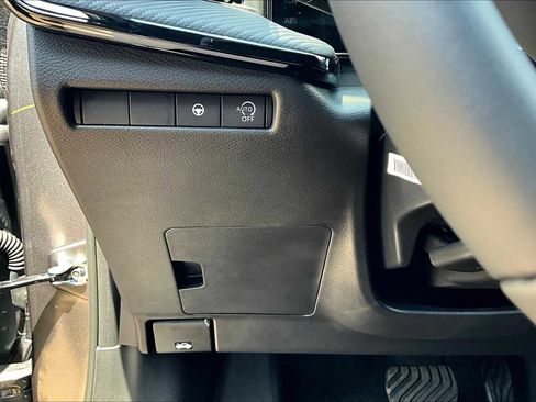 New 2025 Nissan Kicks SR image 15