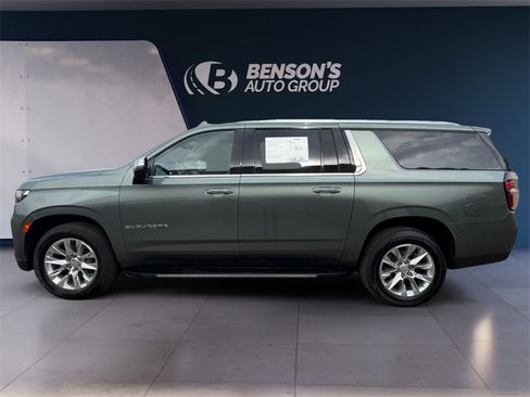 Used 2023 Chevrolet Suburban Premier image 2