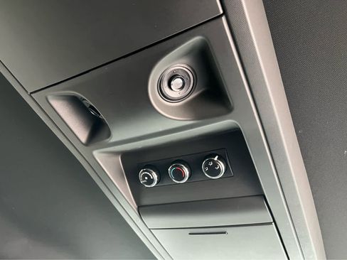 Used 2017 Dodge Grand Caravan GT image 25