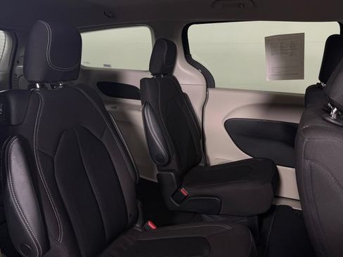 Used 2023 Chrysler Voyager LX FWD image 27
