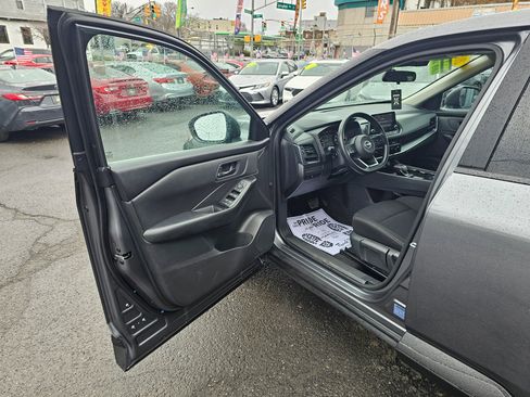 Used 2024 Nissan Rogue S AWD/4WD image 9