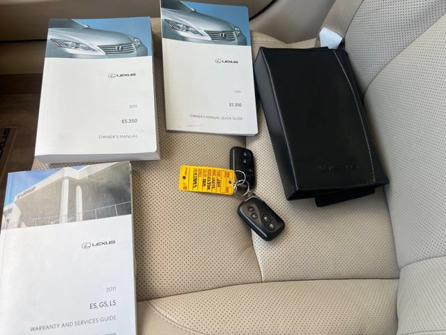 Used 2011 Lexus ES 350 FWD image 26