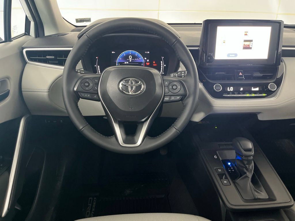 Used 2026 Toyota Corolla Cross LE AWD/4WD image 30