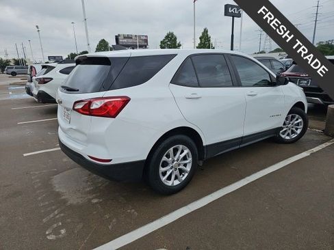 Used 2020 Chevrolet Equinox LS w/ LS Convenience Package image 3