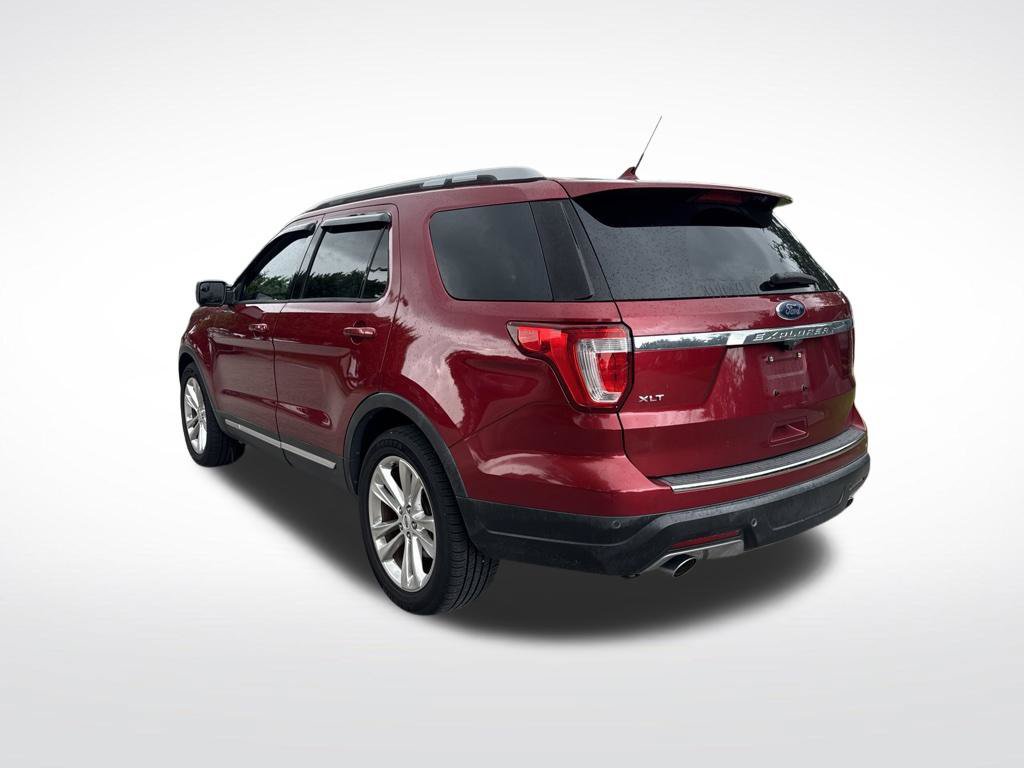 Used 2018 Ford Explorer XLT w/ Equipment Group 202A FWD image 6