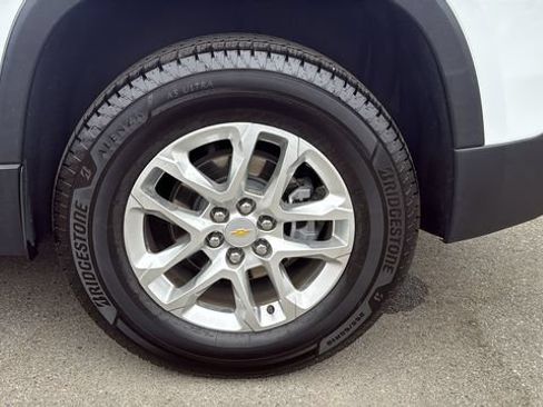 Used 2023 Chevrolet Traverse LS FWD image 32
