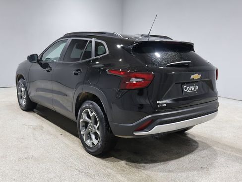 Used 2024 Chevrolet Trax LT w/ Driver Confidence Package image 5