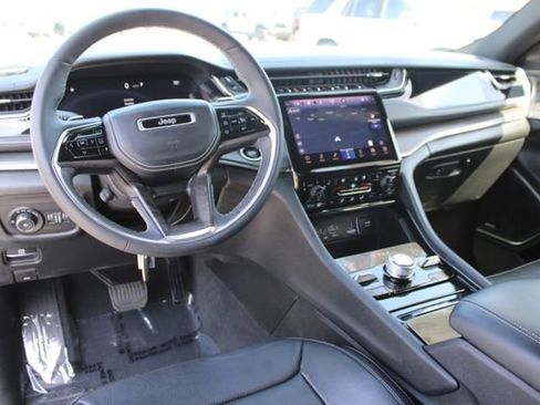 Used 2023 Jeep Grand Cherokee L Overland AWD/4WD image 14