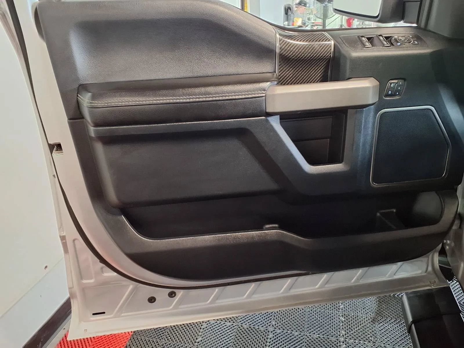Used 2019 Ford F150 Raptor w/ Equipment Group 802A Luxury AWD/4WD image 14