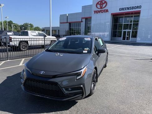 Used 2025 Toyota Corolla SE FWD image 4