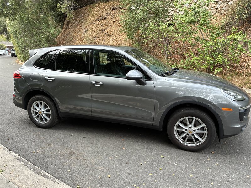 Used 2017 Porsche Cayenne AWD/4WD image 20