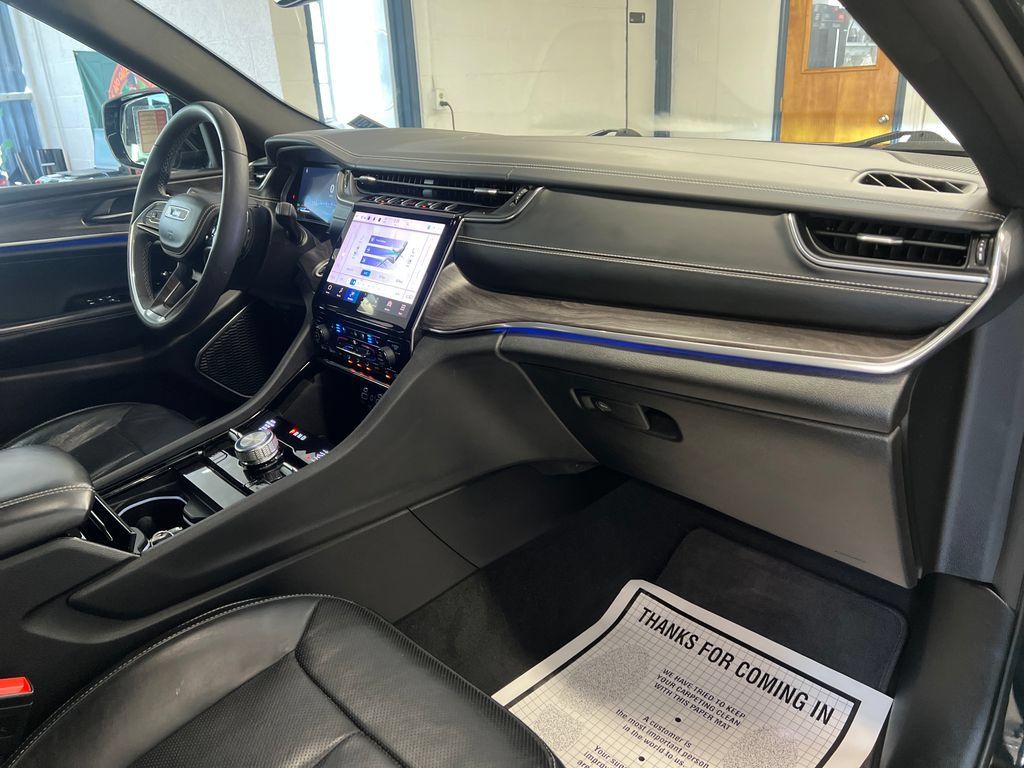 Used 2023 Jeep Grand Cherokee Overland AWD/4WD image 41
