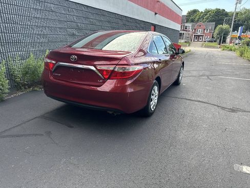Used 2016 Toyota Camry LE FWD image 32