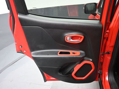 Used 2017 Jeep Renegade Altitude FWD image 28