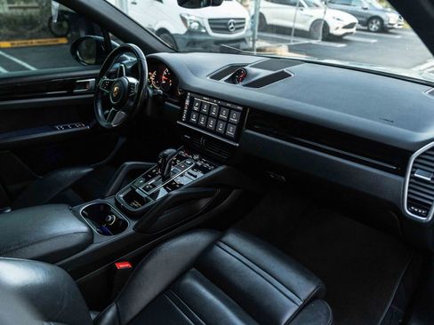 Used 2020 Porsche Cayenne AWD/4WD image 37