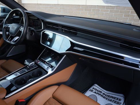 Used 2022 Audi RS 6 w/ Executive Package AWD/4WD image 32
