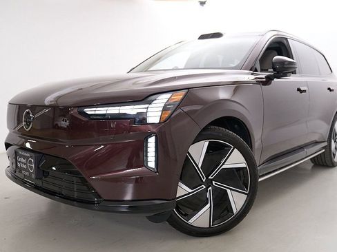Certified 2025 Volvo EX90 Ultra AWD/4WD image 2