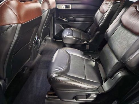 Used 2023 Ford Explorer Platinum w/ Technology Package image 17