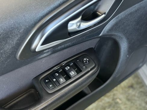 Used 2015 Chrysler 200 Limited image 22