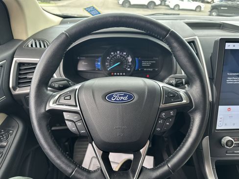 Used 2022 Ford Edge SEL w/ Convenience Package AWD/4WD image 3