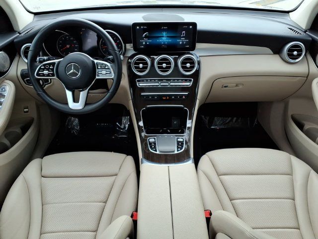 Used 2021 Mercedes-Benz GLC 300 4MATIC image 4