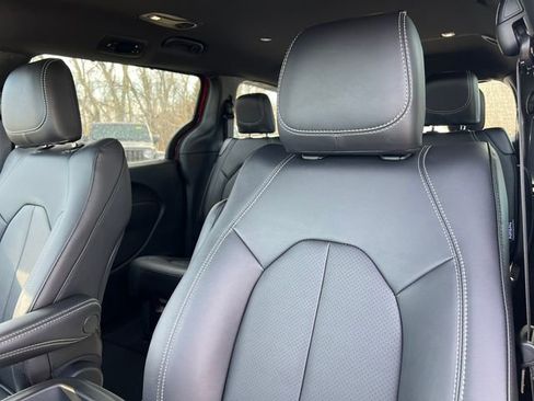 New 2026 Chrysler Pacifica Select image 14