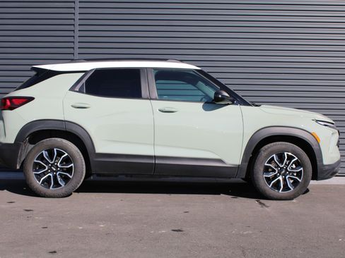 Used 2024 Chevrolet TrailBlazer ACTIV w/ Driver Confidence Package image 4