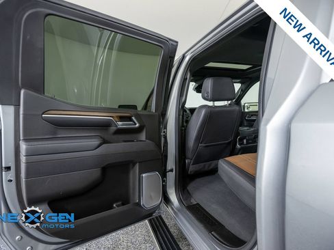 Used 2025 Chevrolet Silverado 1500 High Country w/ Technology Package AWD/4WD image 26