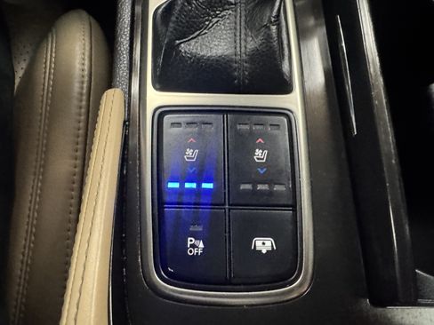 Used 2013 Hyundai Azera w/ Technology Pkg FWD image 12