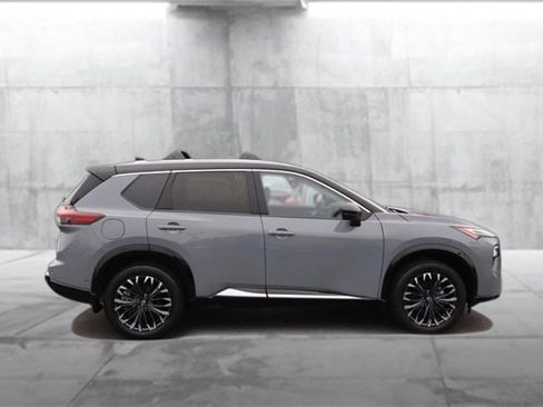 Certified 2025 Nissan Rogue Platinum image 5