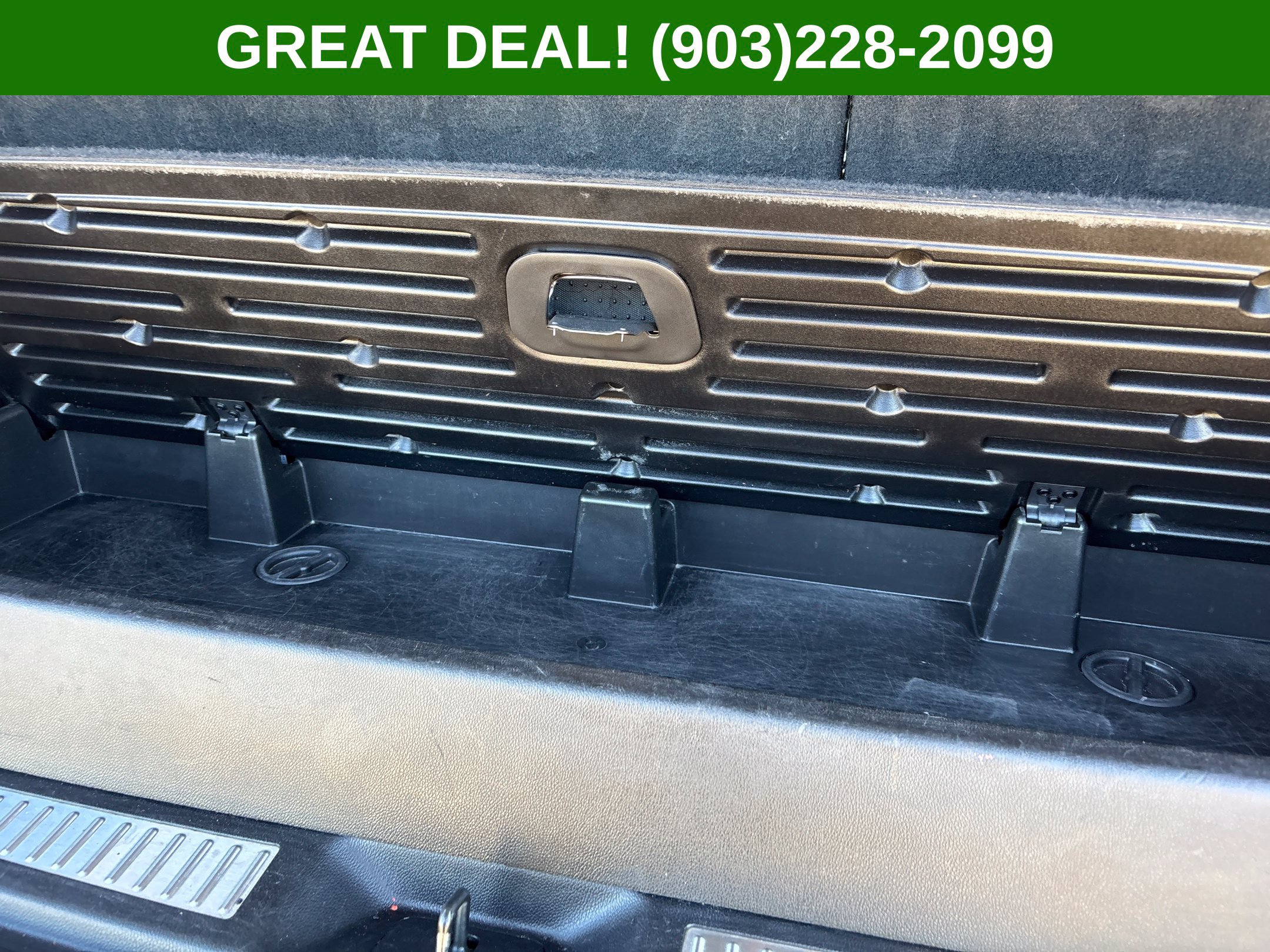 Used 2018 Cadillac Escalade Luxury AWD/4WD image 10