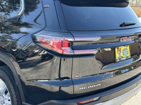 Used 2024 GMC Acadia Elevation image 10