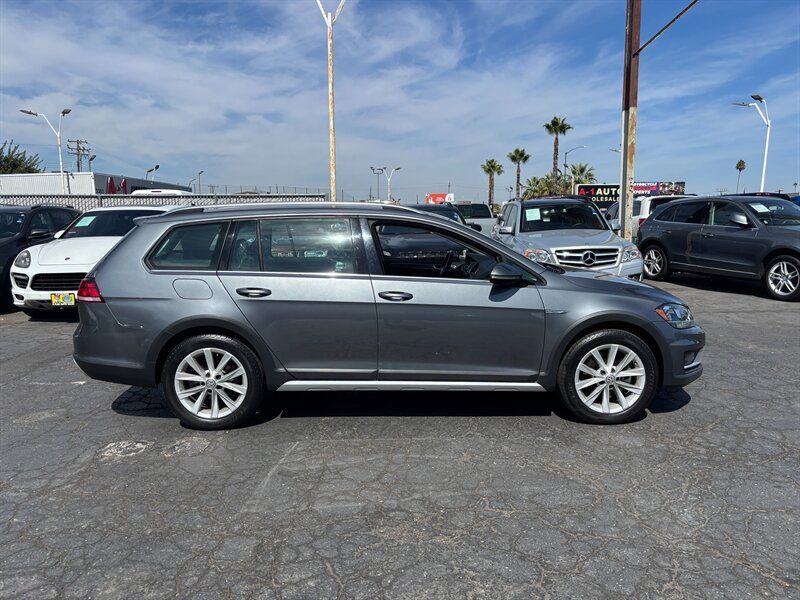 Used 2019 Volkswagen Golf Alltrack S AWD/4WD image 3