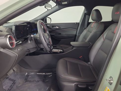 Used 2024 Chevrolet Trax RS w/ Driver Confidence Package FWD image 18